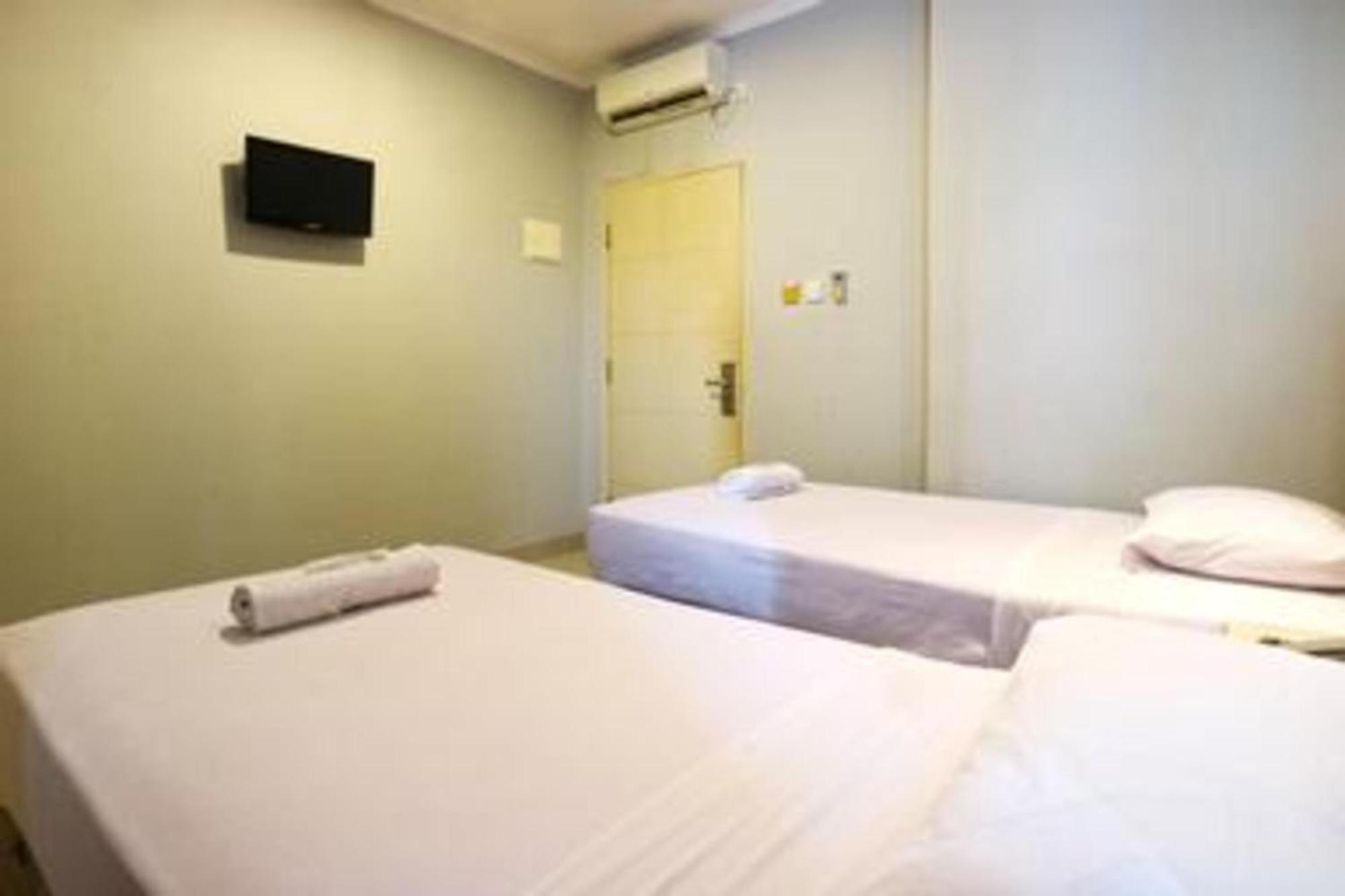 Collection O Hotel Antara Jakarta Exterior foto